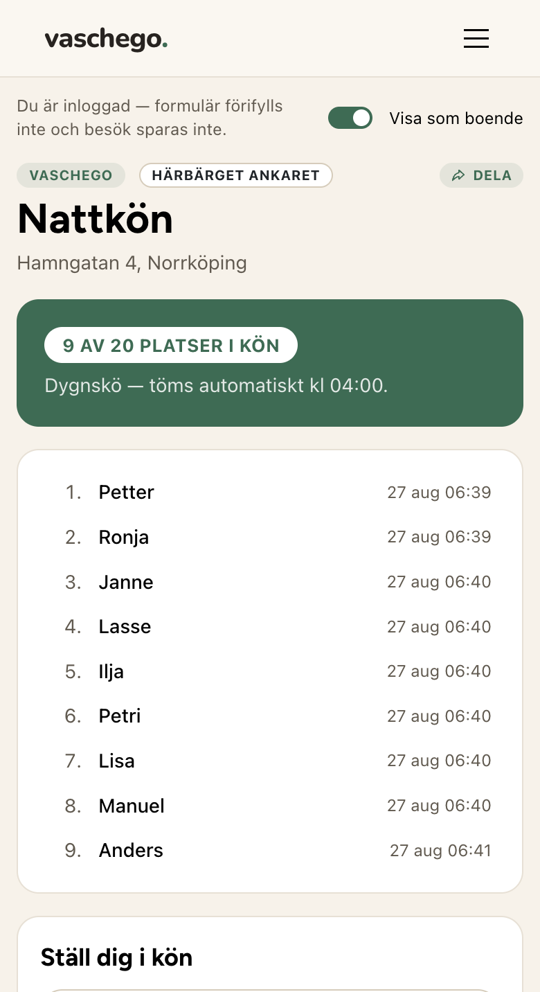 Kölistan Nattkön i mobilen — nio namn i turordning med tidsstämplar, statusen ”9 av 20 platser i kön” och noteringen att dygnskön töms automatiskt kl 04:00